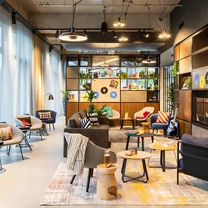 Moxy Berlin Airport Szálloda